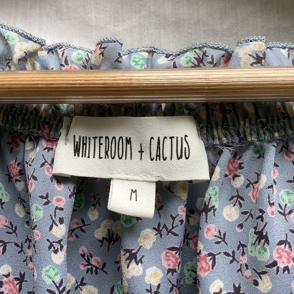 Whiteroom + Cactus cropped Elegant Floral Off-Shoulder Blouse, size medium - Picture 4 of 7